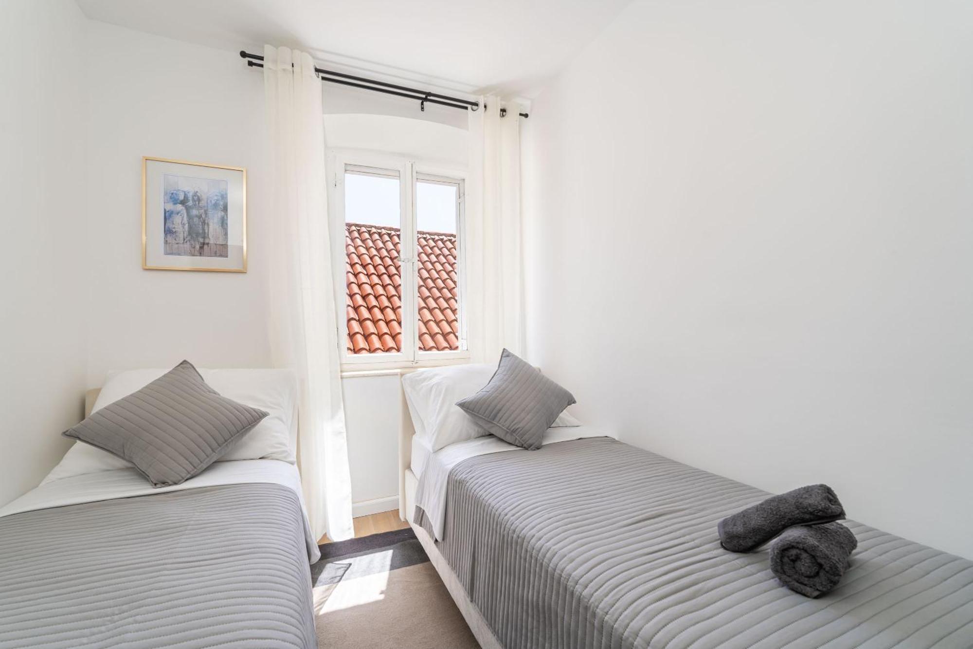 Perfect Old Town Location Two Bedroom House - L & M *
